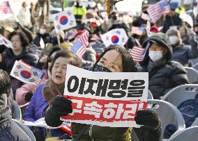 Rally in support of S. Korea's Yoon