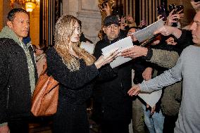 Angelina Jolie Leaves Set - Paris