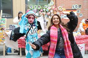 Foreign Students Experience Traditional Chinese Culture