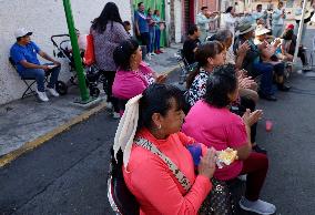 Mariachis Sing To The Virgin Of Guadalupe In Mexico