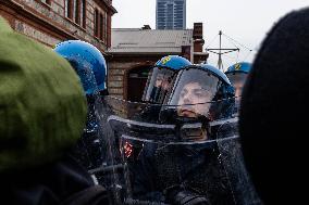 General Strike In Turin: Clashes At Student March.