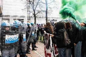 General Strike In Turin: Clashes At Student March.