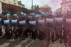 General Strike In Turin: Clashes At Student March.