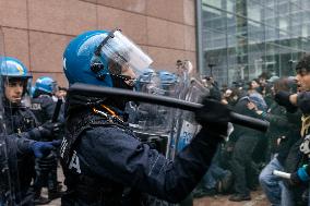 General Strike In Turin: Clashes At Student March.