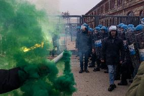 General Strike In Turin: Clashes At Student March.