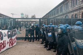 General Strike In Turin: Clashes At Student March.