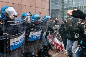 General Strike In Turin: Clashes At Student March.