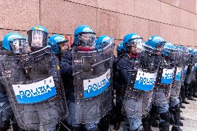 General Strike In Turin: Clashes At Student March.