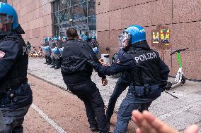 General Strike In Turin: Clashes At Student March.