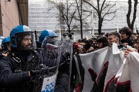 General Strike In Turin: Clashes At Student March.