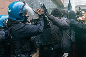 General Strike In Turin: Clashes At Student March.