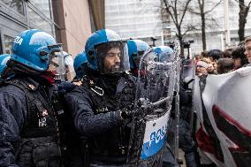 General Strike In Turin: Clashes At Student March.