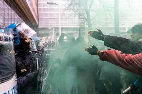 General Strike In Turin: Clashes At Student March.