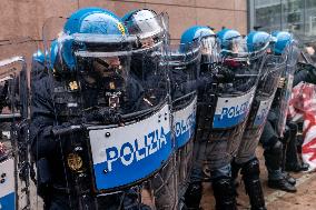 General Strike In Turin: Clashes At Student March.