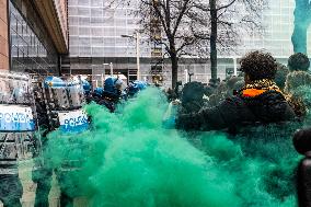 General Strike In Turin: Clashes At Student March.