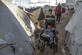 13-Year-Old Palestinian Faces Uncertain Future After Losing Leg - Gaza