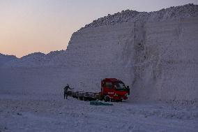 Mideast Egypt Quarry Workers