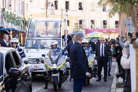 Pope Francis makes a very symbolic stop in front of the 'Madonuccia'