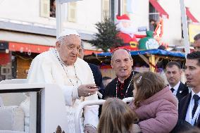 Pope Francis makes a very symbolic stop in front of the 'Madonuccia'