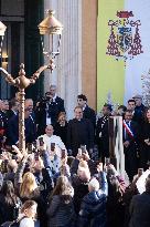 Pope Francis makes a very symbolic stop in front of the 'Madonuccia'