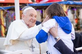 Pope Francis Makes Symbolic Stop At Madonuccia - Ajaccio