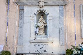 Pope Francis Makes Symbolic Stop At Madonuccia - Ajaccio