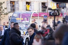 Pope Francis Makes Symbolic Stop At Madonuccia - Ajaccio