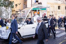 Pope Francis Makes Symbolic Stop At Madonuccia - Ajaccio