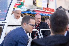 Pope Francis Makes Symbolic Stop At Madonuccia - Ajaccio