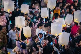 Citizens Release LED Kongming Lantern in Chongqing