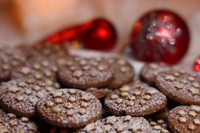 Hazelnut Cocoa Shortcake Christmas Cookies