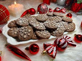 Hazelnut Cocoa Shortcake Christmas Cookies