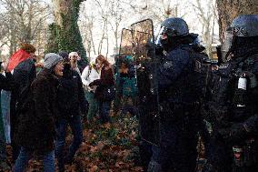 Protest Against A Non-decision Of The Administrative Court On The A69 Highway In Toulouse