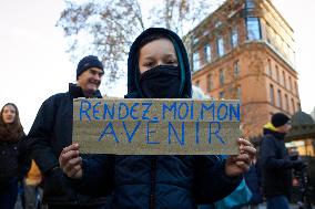 Protest Against A Non-decision Of The Administrative Court On The A69 Highway In Toulouse