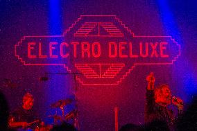 Electro Deluxe In Concert - Saint-Remy-De-Provence