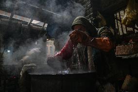 Kashmiri Dyeing Fabric Labour In Decline