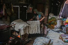 Kashmiri Dyeing Fabric Labour In Decline