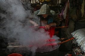 Kashmiri Dyeing Fabric Labour In Decline