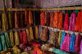 Kashmiri Dyeing Fabric Labour In Decline