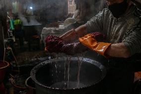 Kashmiri Dyeing Fabric Labour In Decline