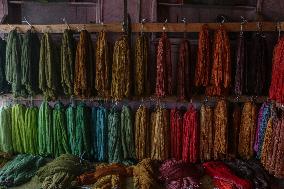 Kashmiri Dyeing Fabric Labour In Decline