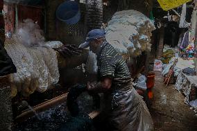 Kashmiri Dyeing Fabric Labour In Decline