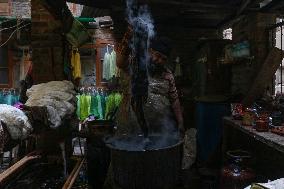 Kashmiri Dyeing Fabric Labour In Decline