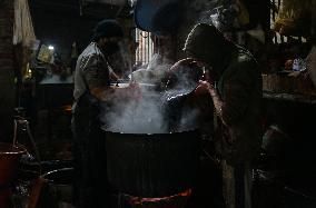 Kashmiri Dyeing Fabric Labour In Decline