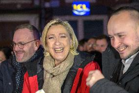 Marine Le Pen Inaugurates The Christmas Market - Henin-Beaumont