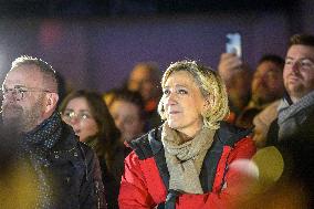 Marine Le Pen Inaugurates The Christmas Market - Henin-Beaumont