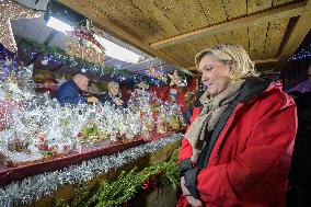 Marine Le Pen Inaugurates The Christmas Market - Henin-Beaumont