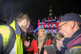 Marine Le Pen Inaugurates The Christmas Market - Henin-Beaumont