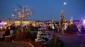 Anne Hidalgo Inaugurates Christmas Market - Paris