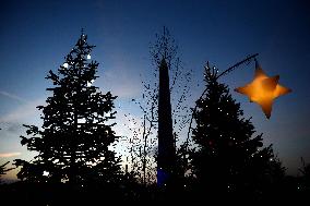 Anne Hidalgo Inaugurates Christmas Market - Paris